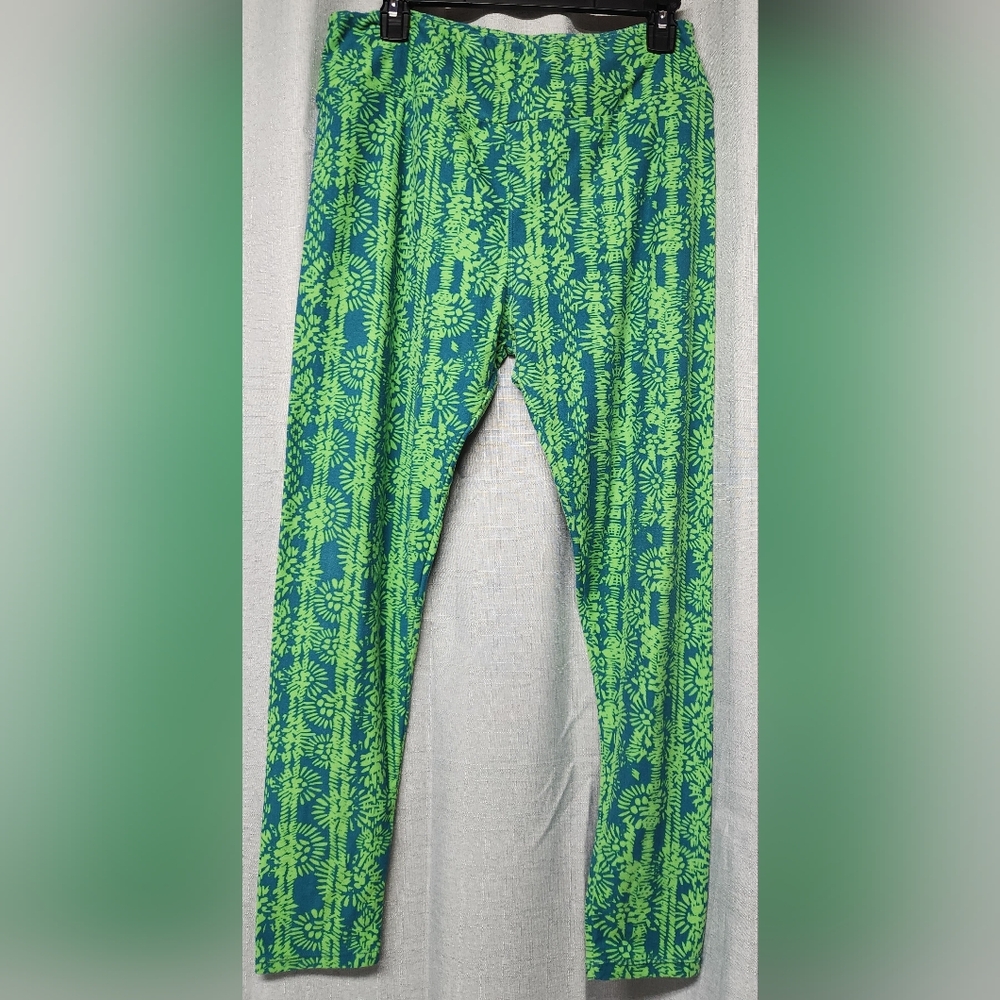 LuLaRoe Green Patterned Leggings- Women's Size Tall & Curvy
